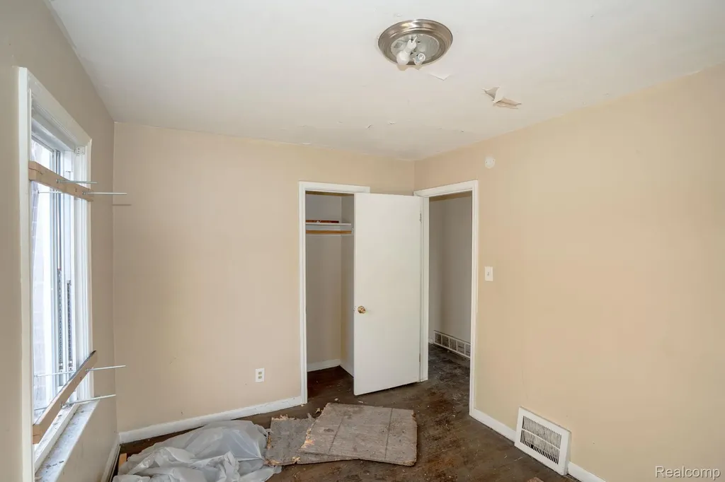 5045 Cadieux Road Detroit City MI 48224