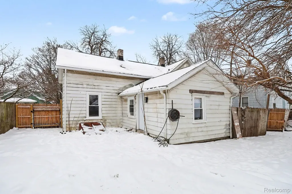 714 W 8th Street Monroe City MI 48161