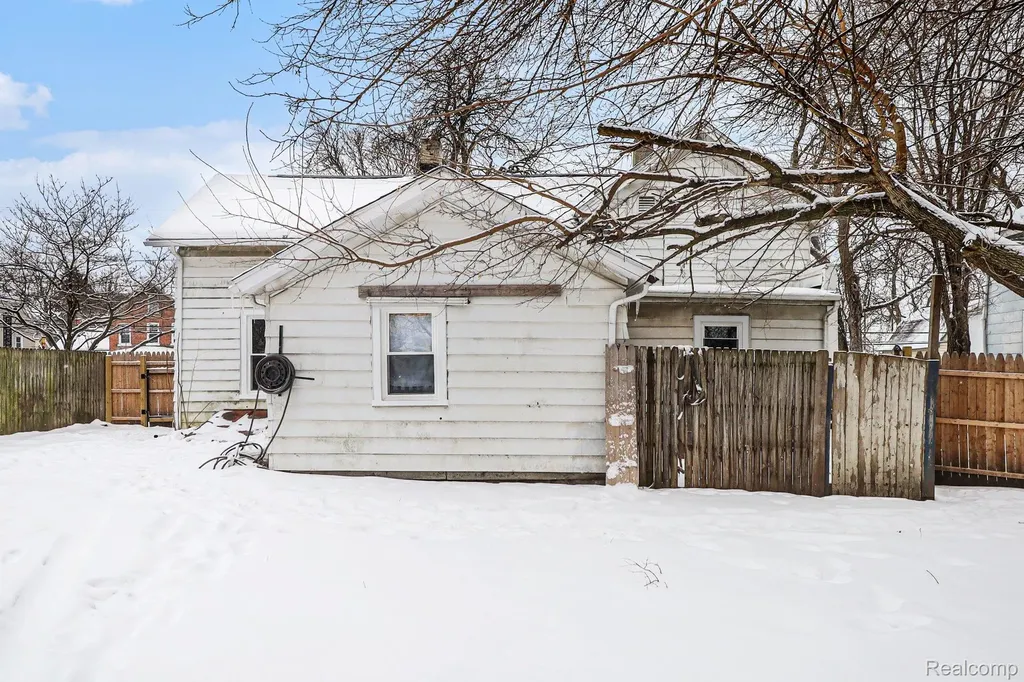 714 W 8th Street Monroe City MI 48161