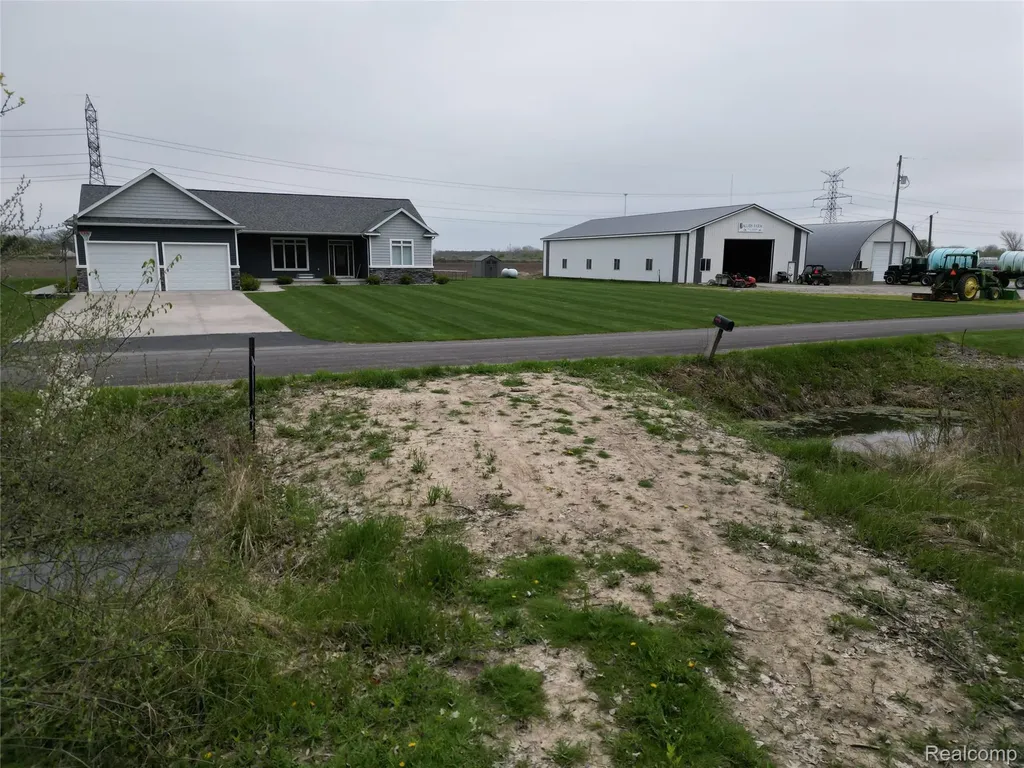 197 N Cotter Road Hampton Charter Township MI 48732