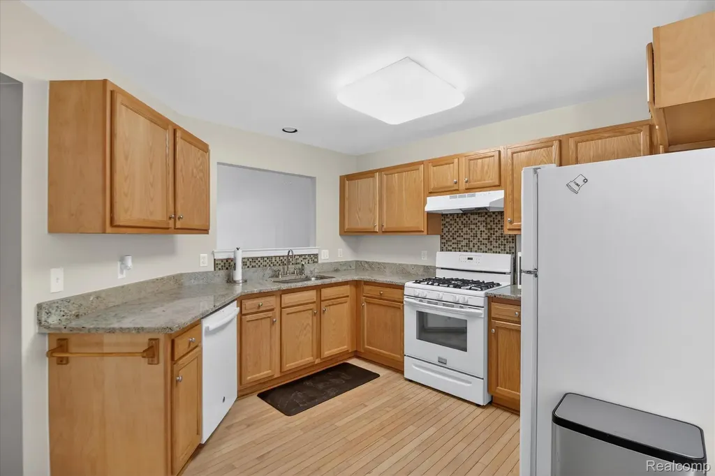 606 Shady Maple Drive Wixom City MI 48393