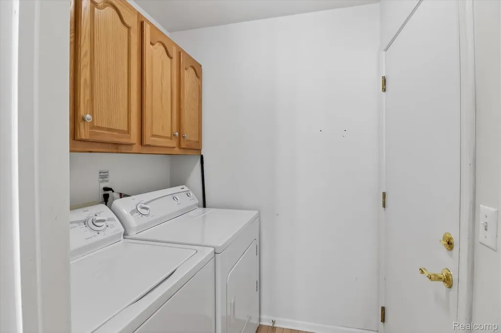 606 Shady Maple Drive Wixom City MI 48393