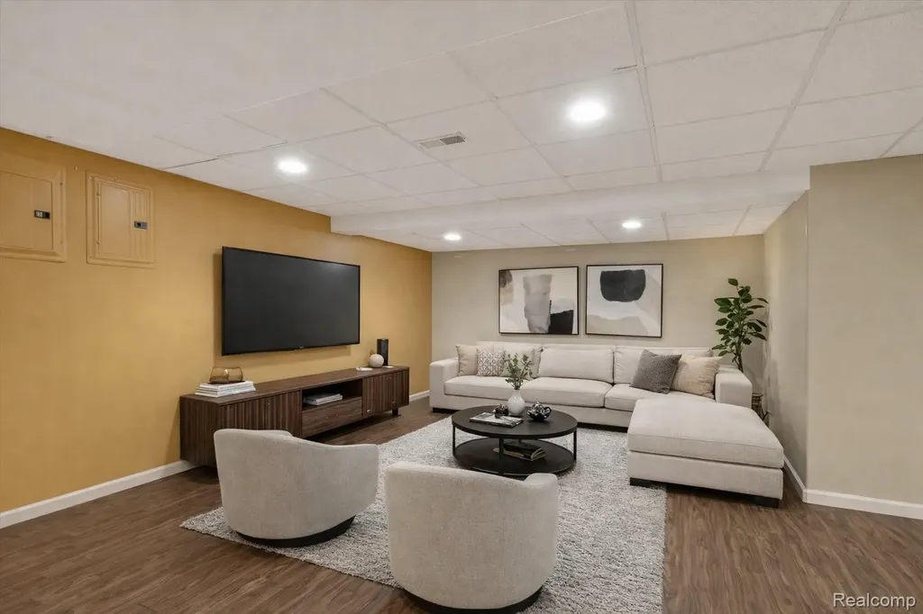 606 Shady Maple Drive Wixom City MI 48393