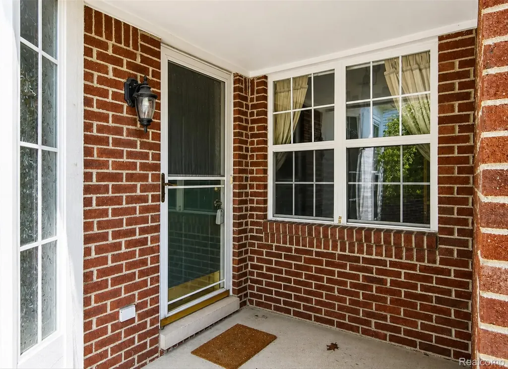 606 Shady Maple Drive Wixom City MI 48393