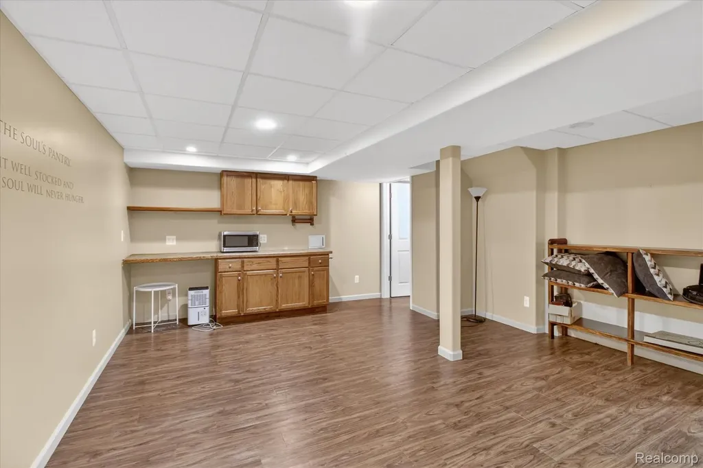 606 Shady Maple Drive Wixom City MI 48393
