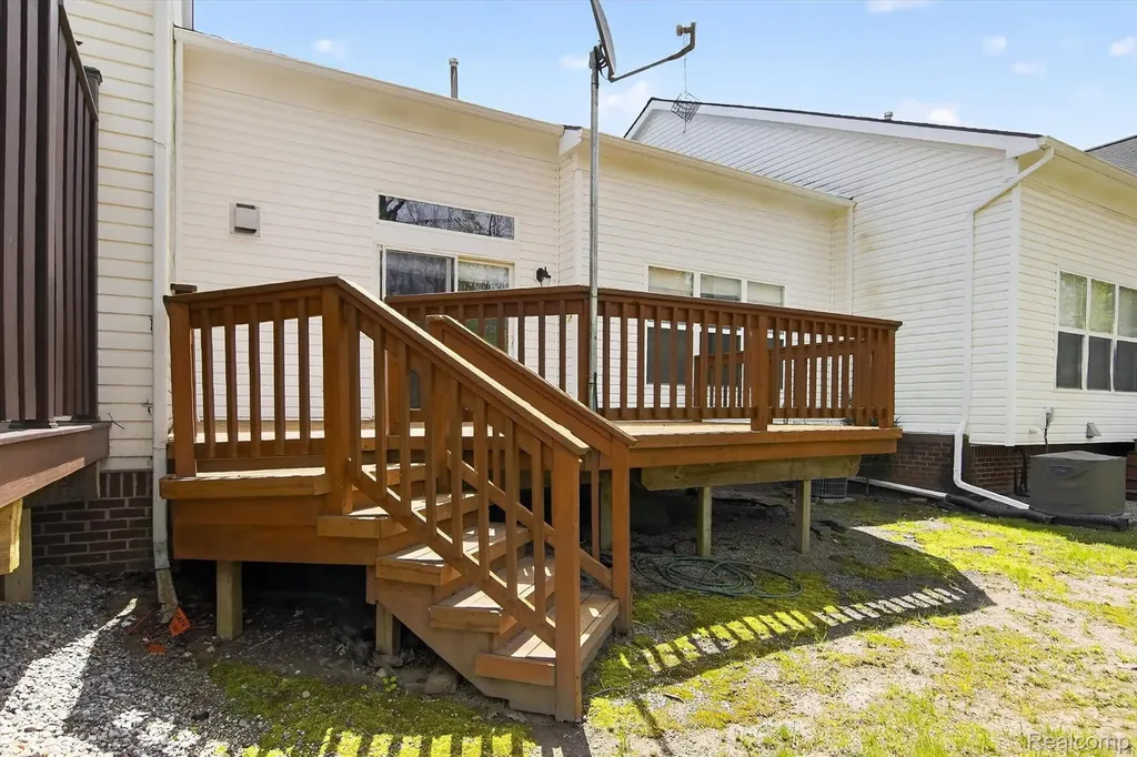 606 Shady Maple Drive Wixom City MI 48393