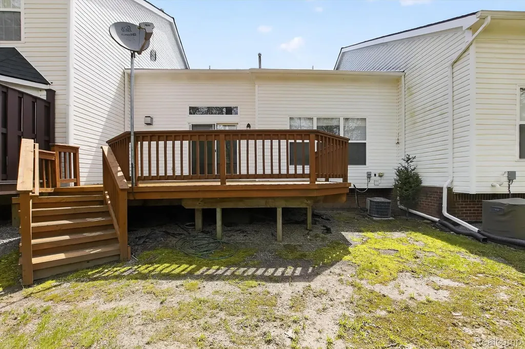 606 Shady Maple Drive Wixom City MI 48393