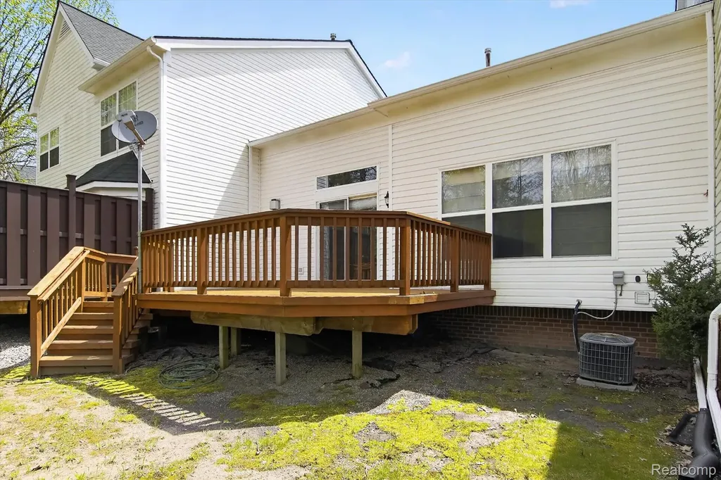 606 Shady Maple Drive Wixom City MI 48393