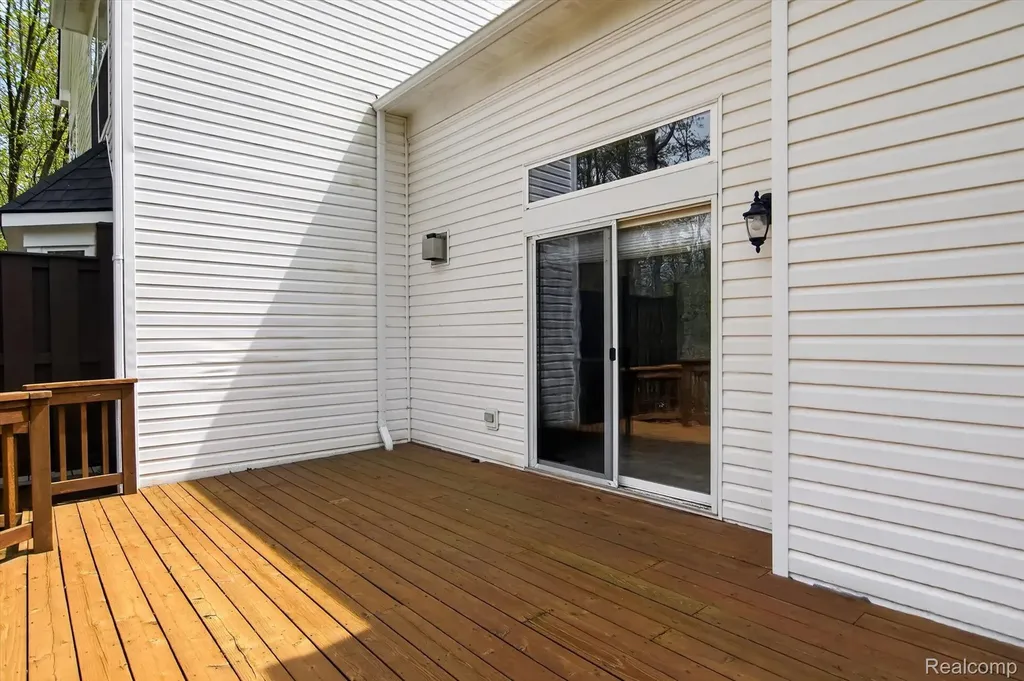 606 Shady Maple Drive Wixom City MI 48393