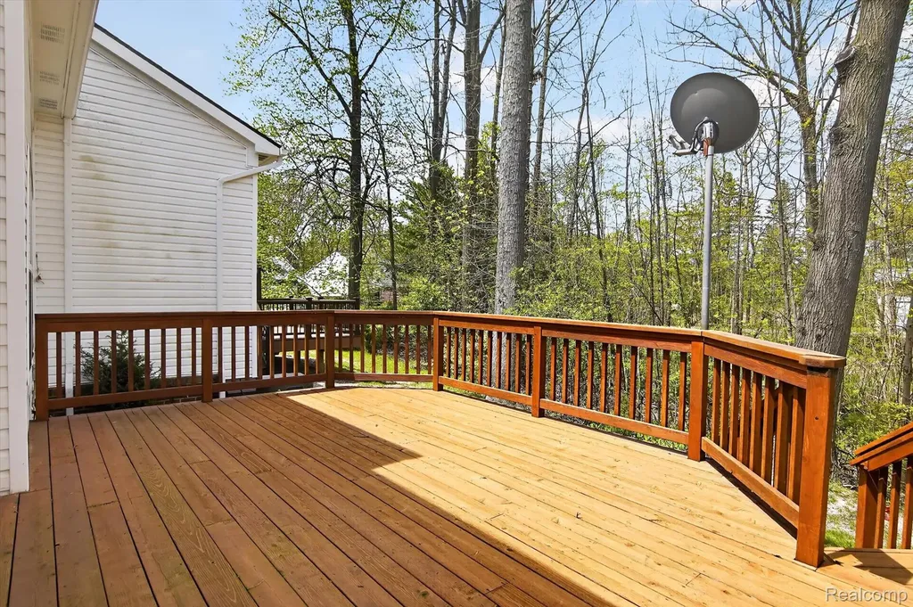 606 Shady Maple Drive Wixom City MI 48393