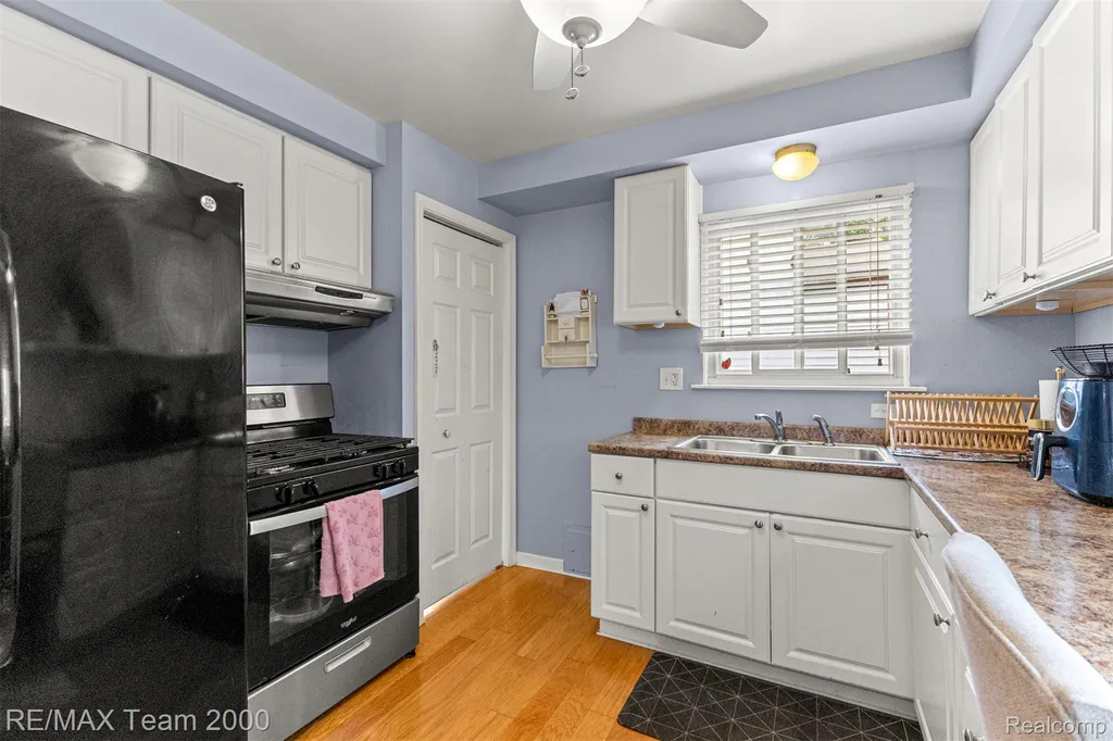 4940 Mayfair Street Dearborn Heights City MI 48125