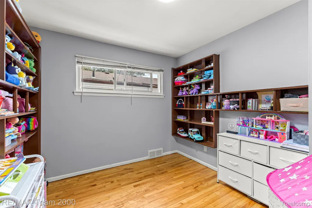 4940 Mayfair Street Dearborn Heights City MI 48125