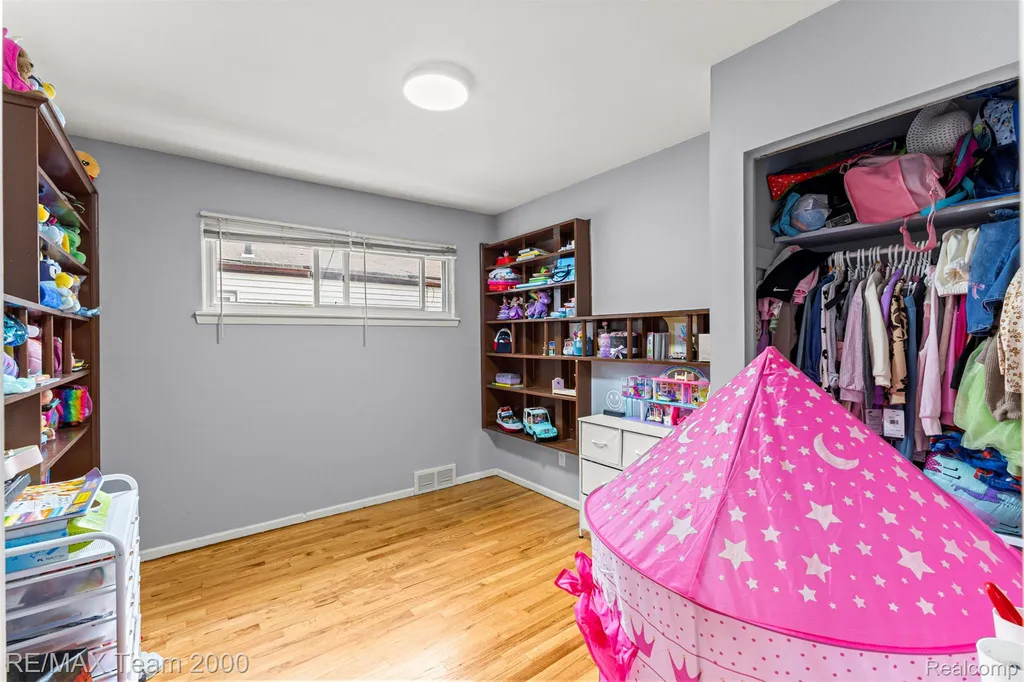 4940 Mayfair Street Dearborn Heights City MI 48125