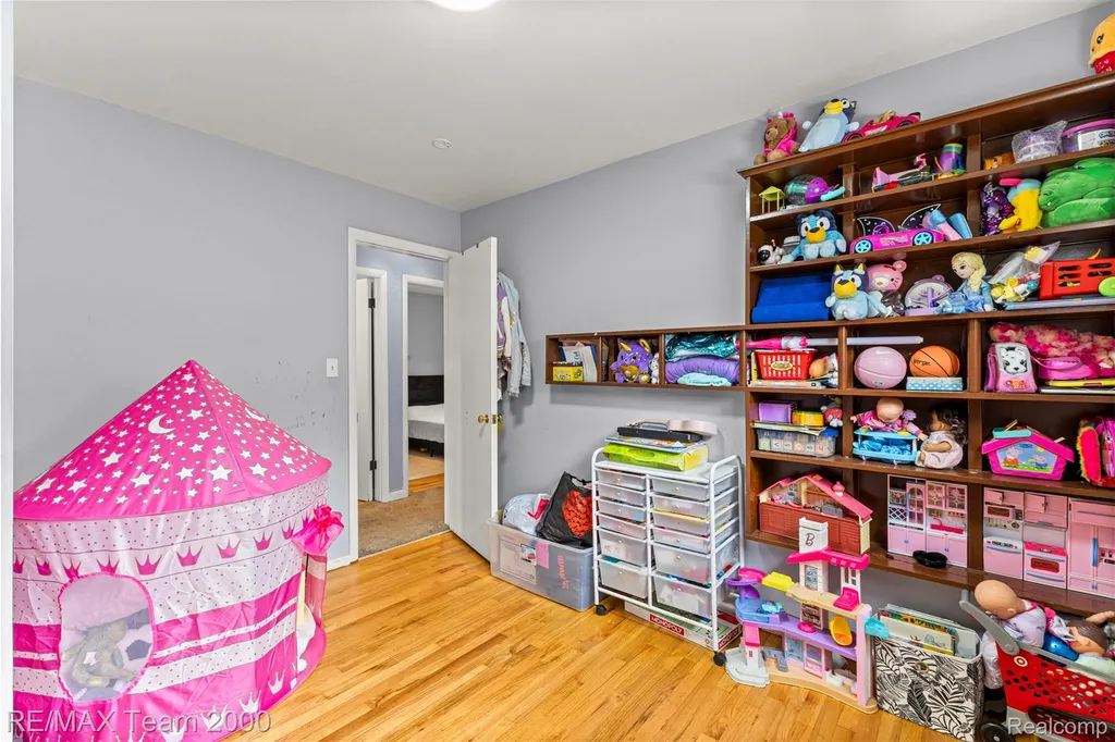 4940 Mayfair Street Dearborn Heights City MI 48125