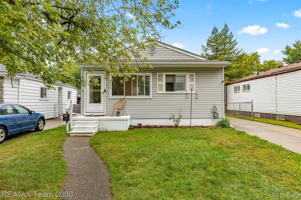 4940 Mayfair Street Dearborn Heights City MI 48125