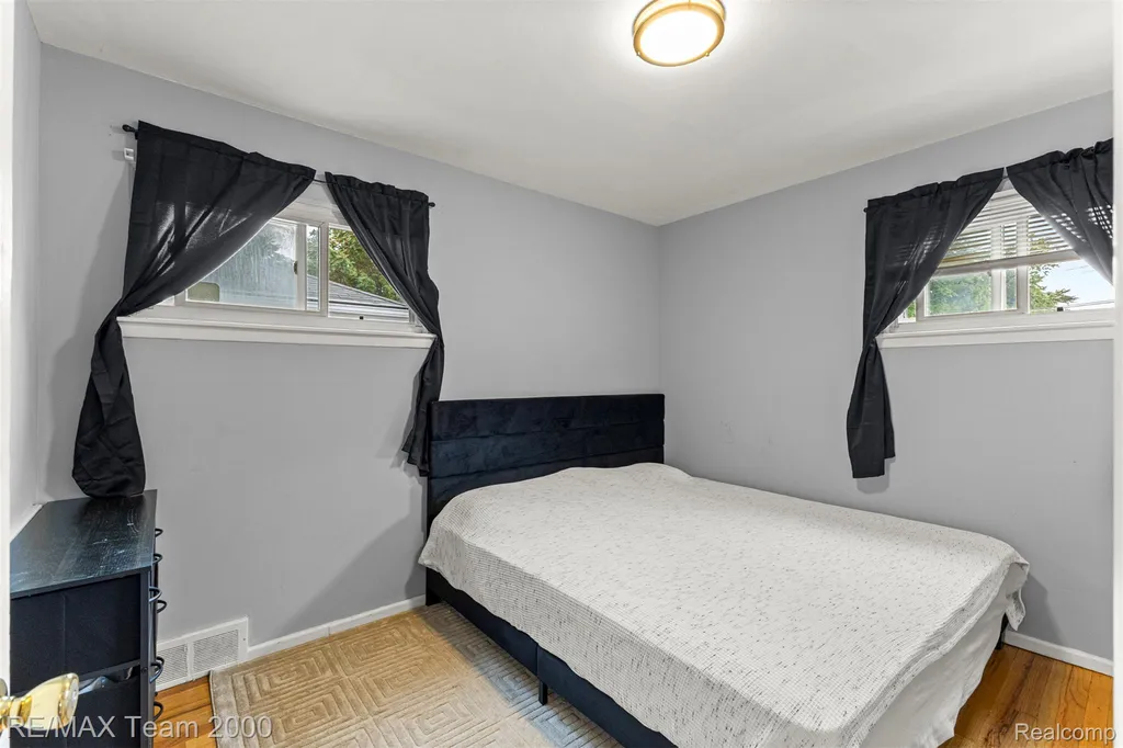 4940 Mayfair Street Dearborn Heights City MI 48125