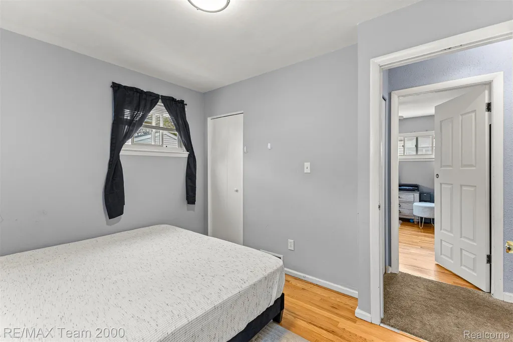 4940 Mayfair Street Dearborn Heights City MI 48125