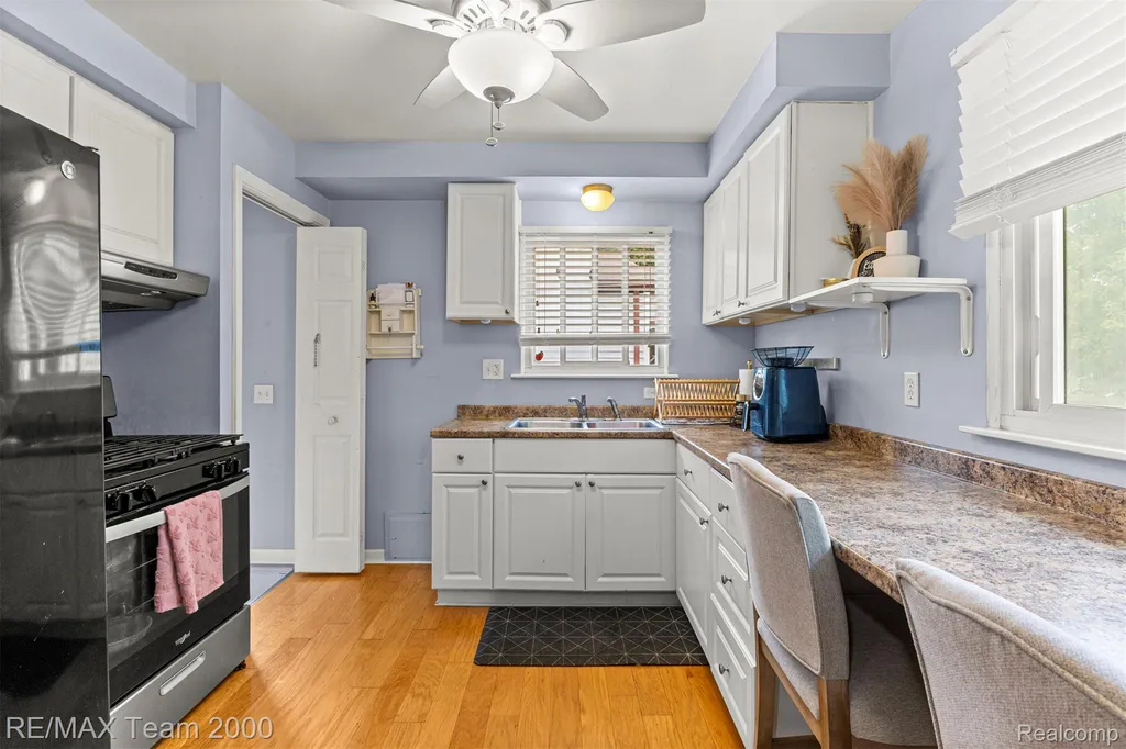 4940 Mayfair Street Dearborn Heights City MI 48125