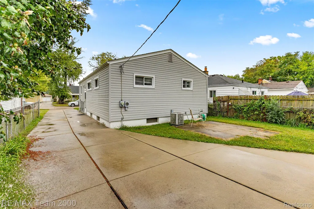 4940 Mayfair Street Dearborn Heights City MI 48125