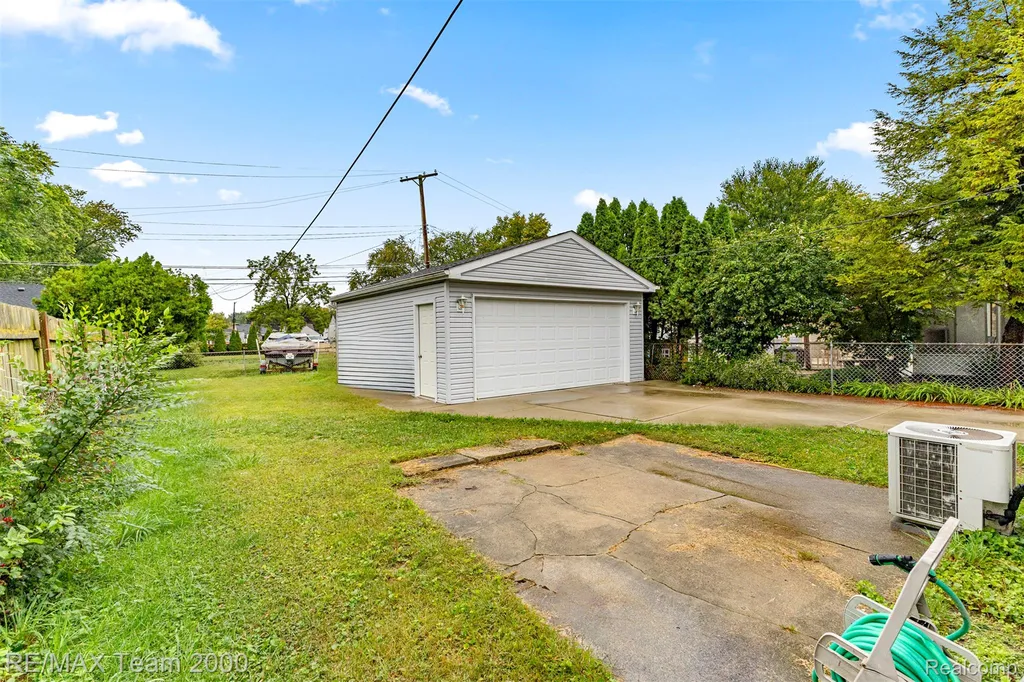 4940 Mayfair Street Dearborn Heights City MI 48125
