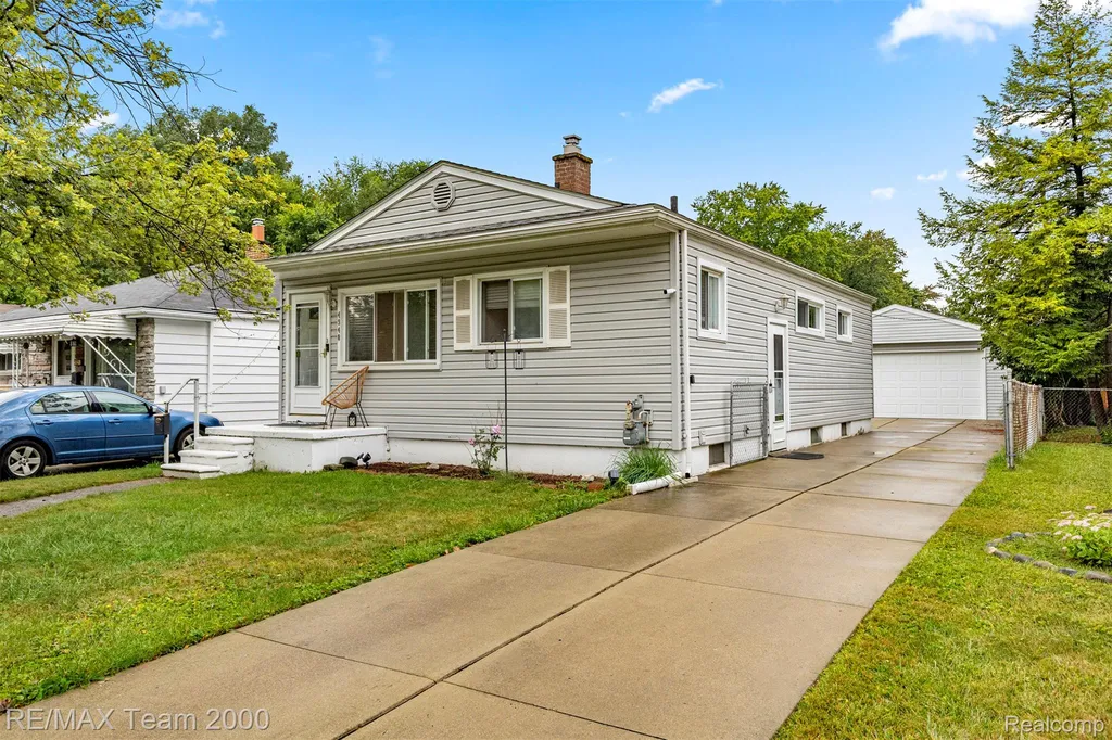 4940 Mayfair Street Dearborn Heights City MI 48125