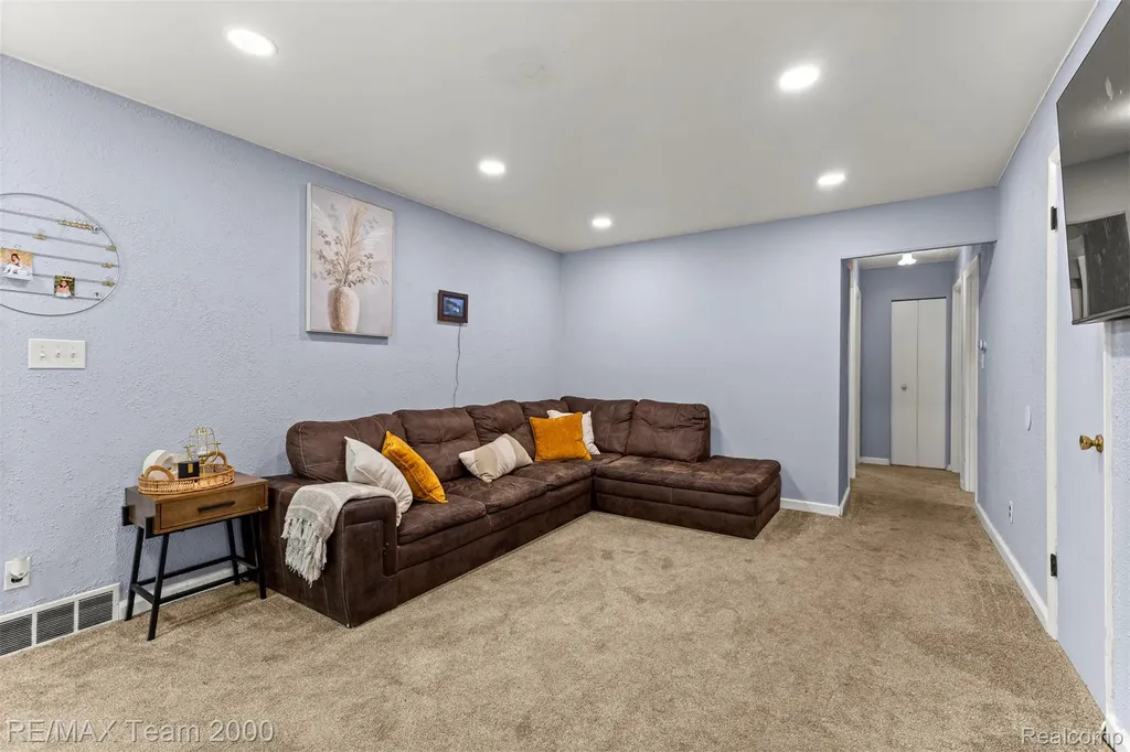 4940 Mayfair Street Dearborn Heights City MI 48125