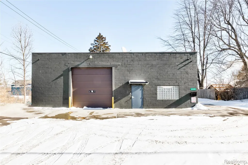 425 32nd Street Port Huron Charter Township MI 48060