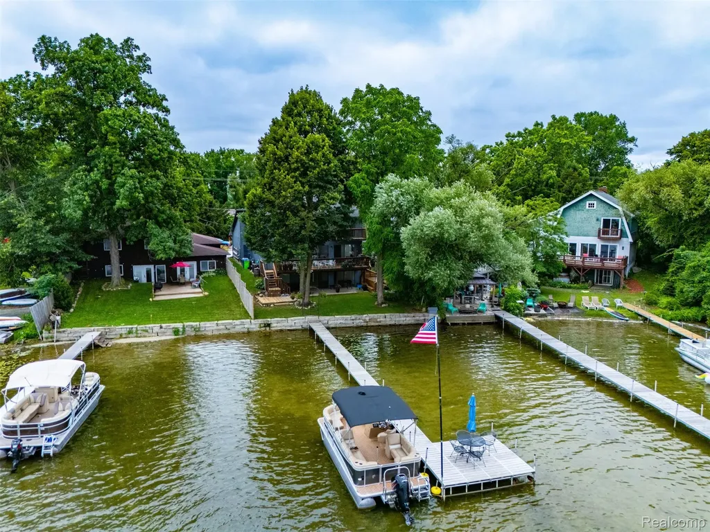 4616 Cass Elizabeth Road Waterford Charter Township MI 48328
