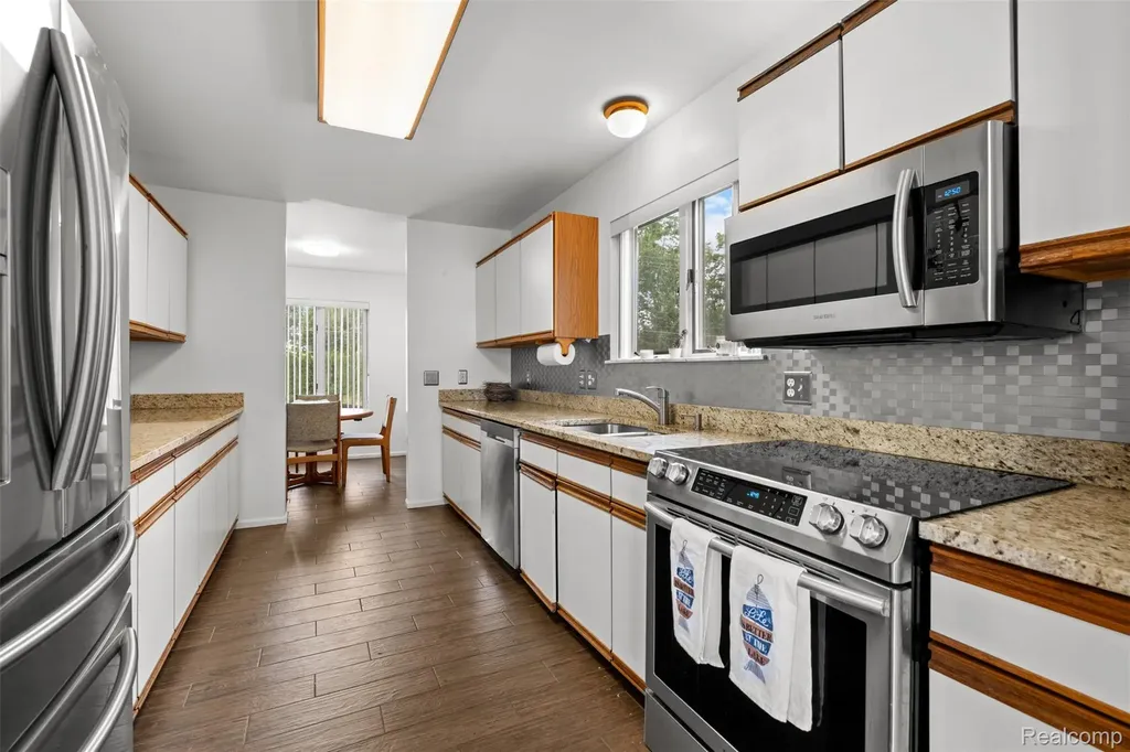 4616 Cass Elizabeth Road Waterford Charter Township MI 48328