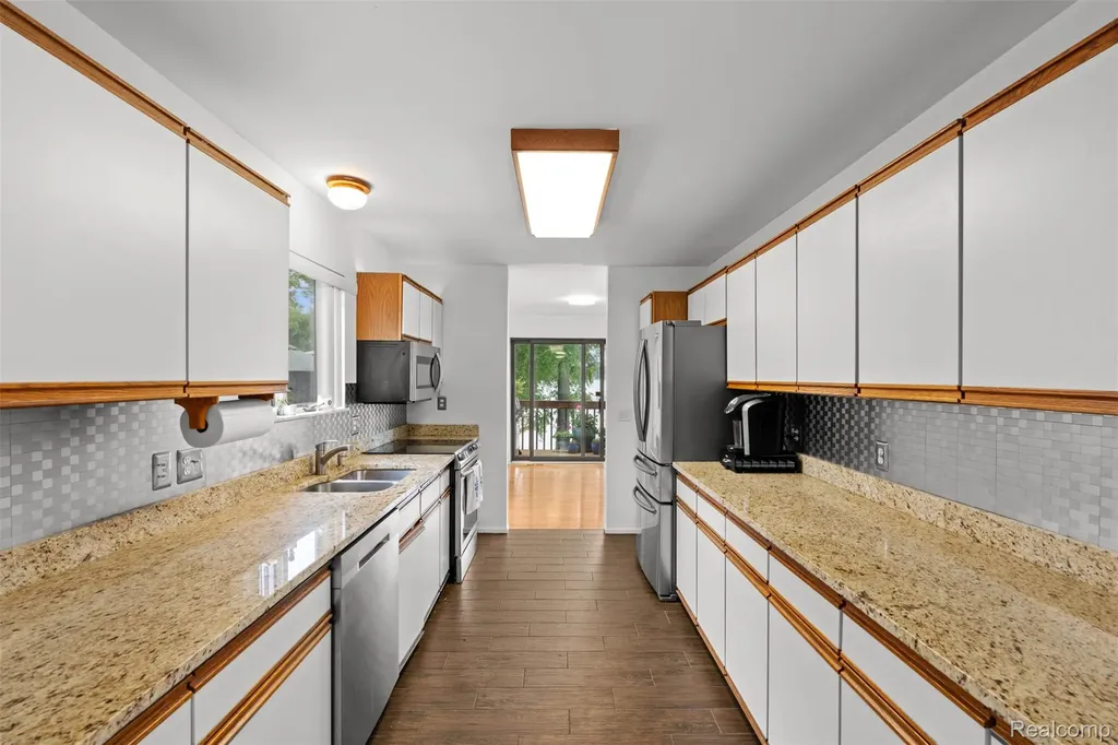 4616 Cass Elizabeth Road Waterford Charter Township MI 48328