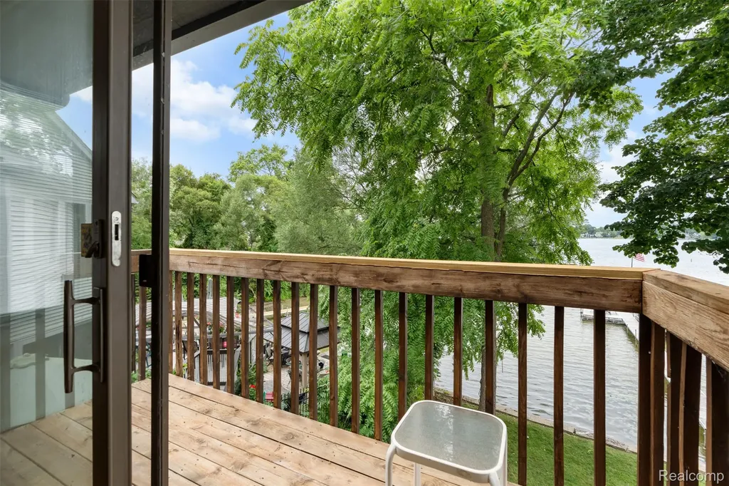 4616 Cass Elizabeth Road Waterford Charter Township MI 48328
