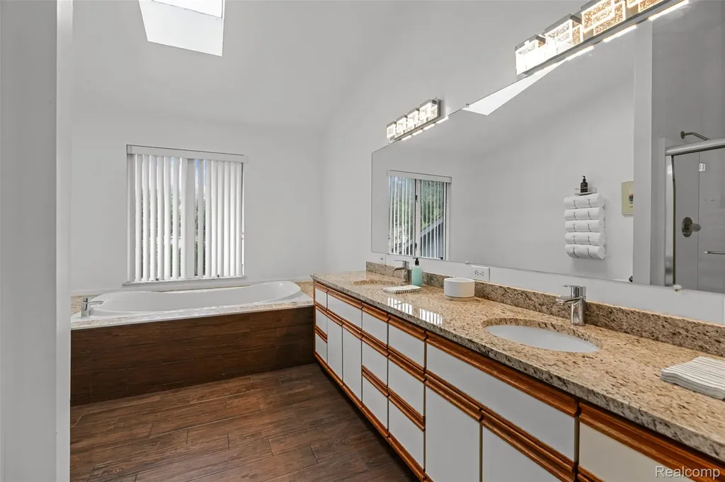 4616 Cass Elizabeth Road Waterford Charter Township MI 48328