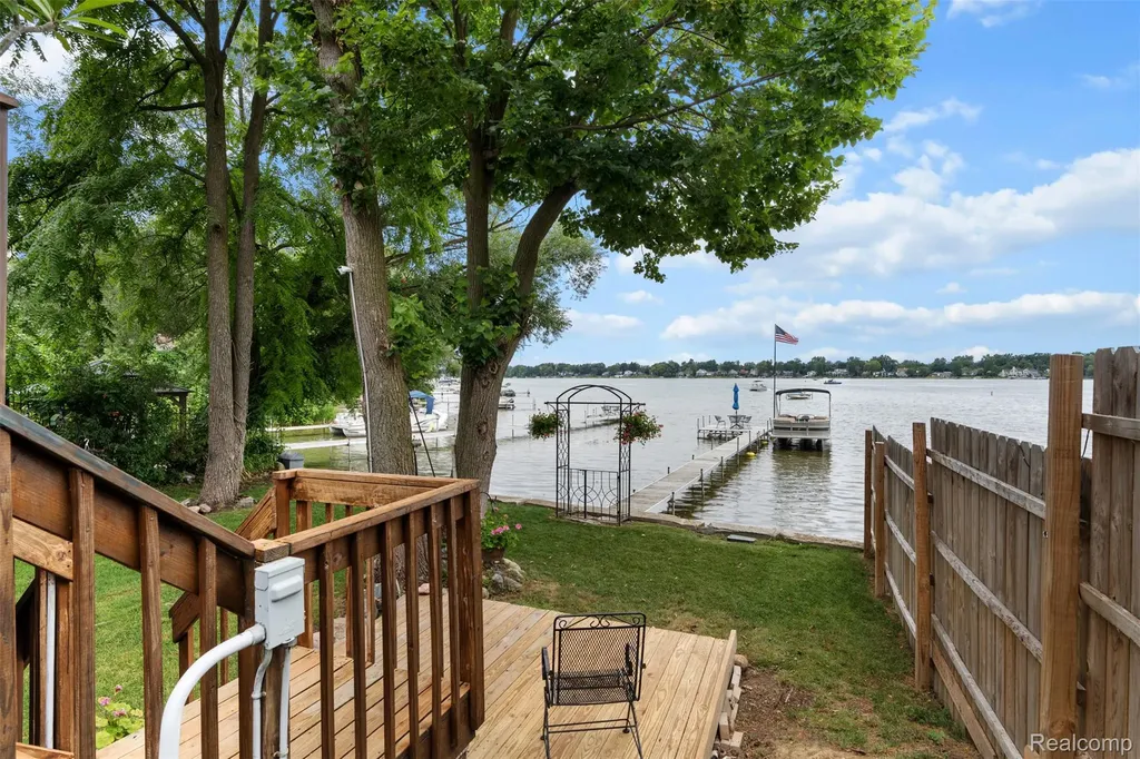 4616 Cass Elizabeth Road Waterford Charter Township MI 48328