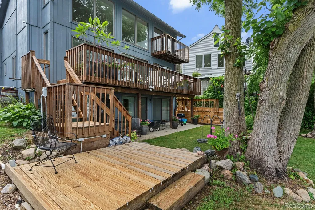 4616 Cass Elizabeth Road Waterford Charter Township MI 48328
