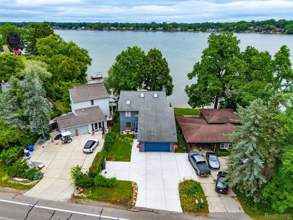 4616 Cass Elizabeth Road Waterford Charter Township MI 48328