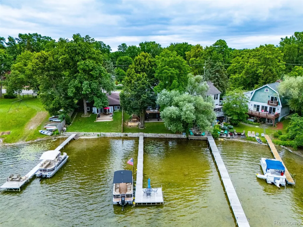 4616 Cass Elizabeth Road Waterford Charter Township MI 48328