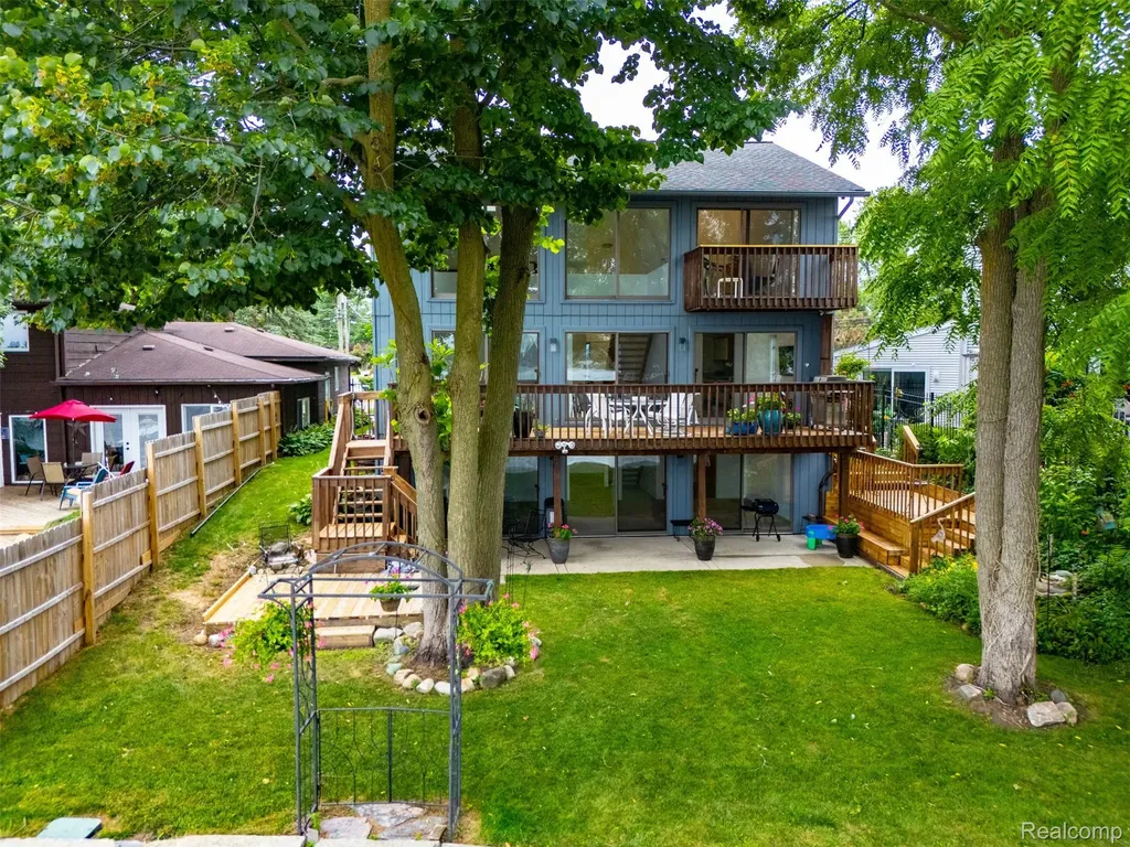 4616 Cass Elizabeth Road Waterford Charter Township MI 48328