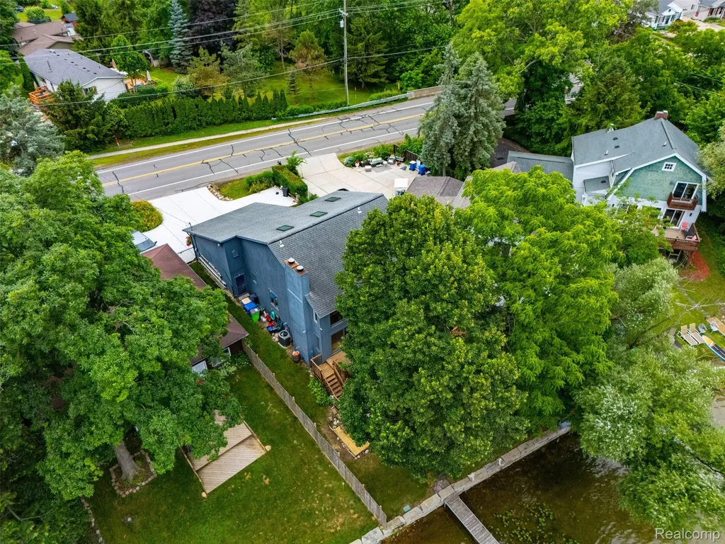 4616 Cass Elizabeth Road Waterford Charter Township MI 48328