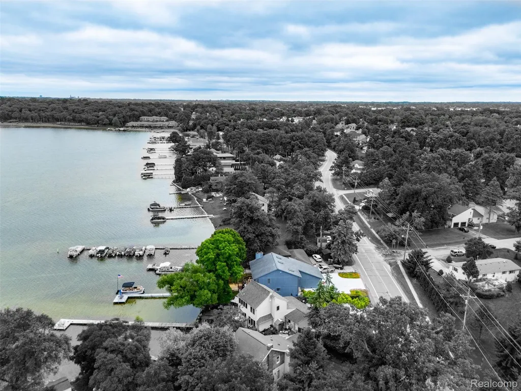 4616 Cass Elizabeth Road Waterford Charter Township MI 48328