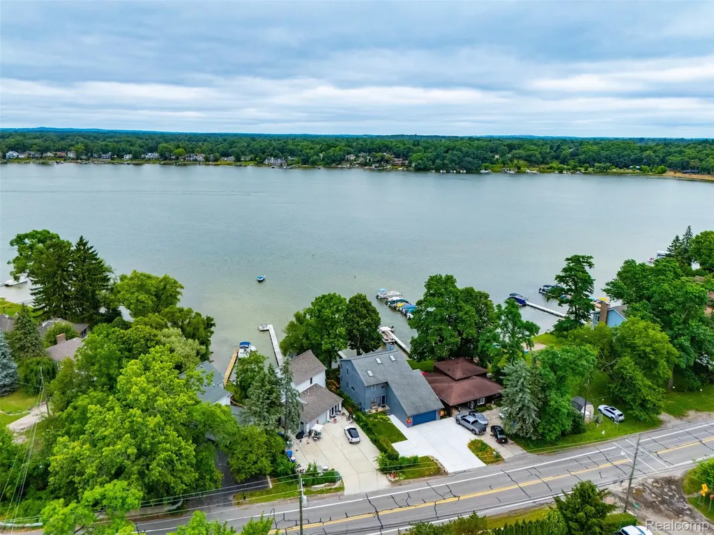 4616 Cass Elizabeth Road Waterford Charter Township MI 48328