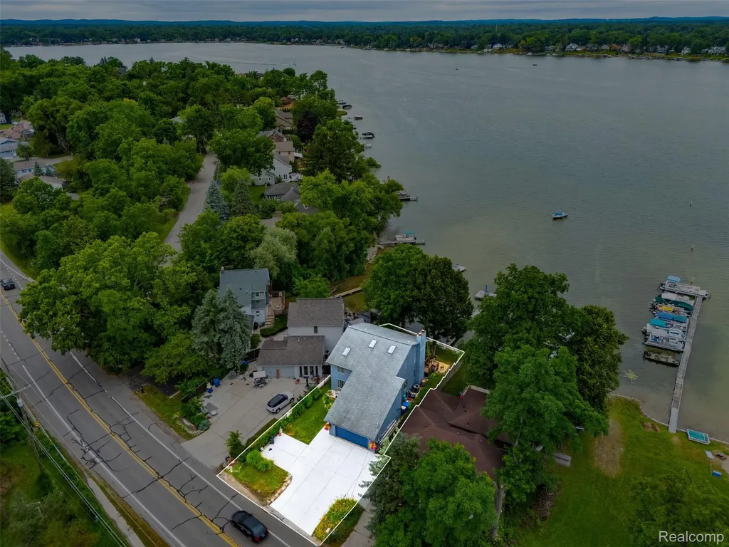 4616 Cass Elizabeth Road Waterford Charter Township MI 48328