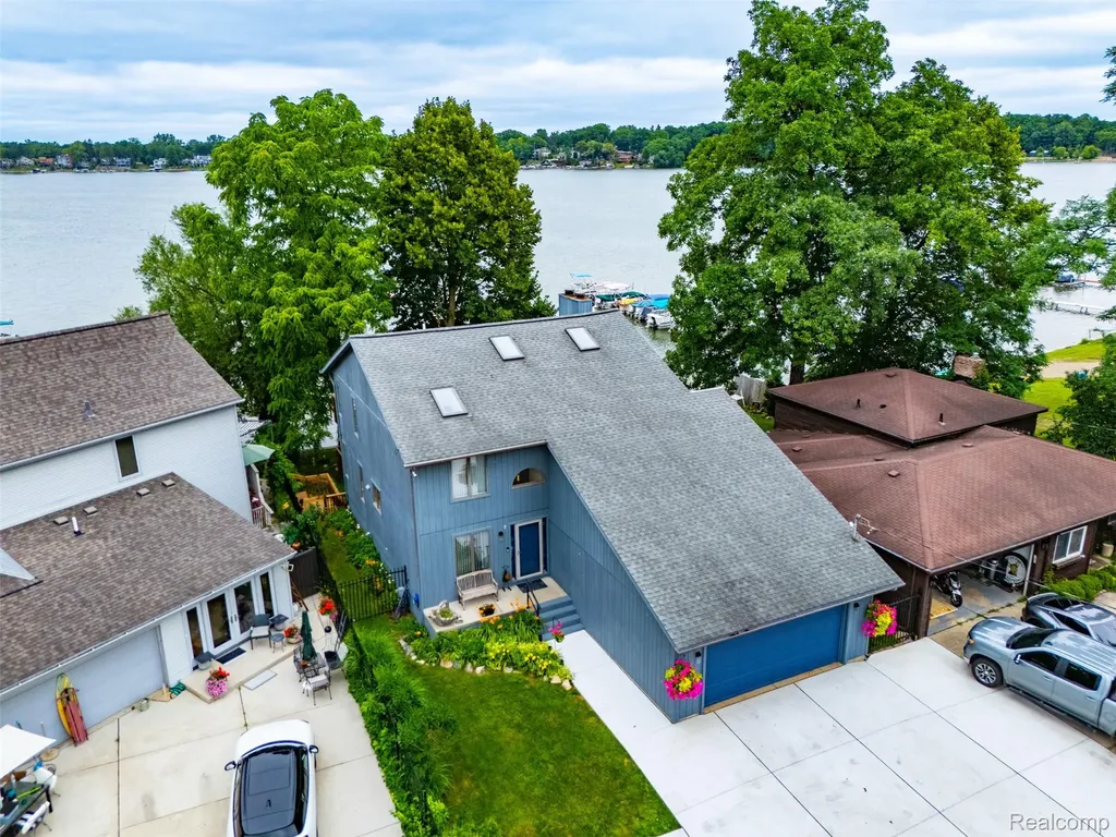 4616 Cass Elizabeth Road Waterford Charter Township MI 48328
