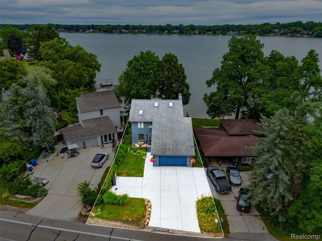 4616 Cass Elizabeth Road Waterford Charter Township MI 48328