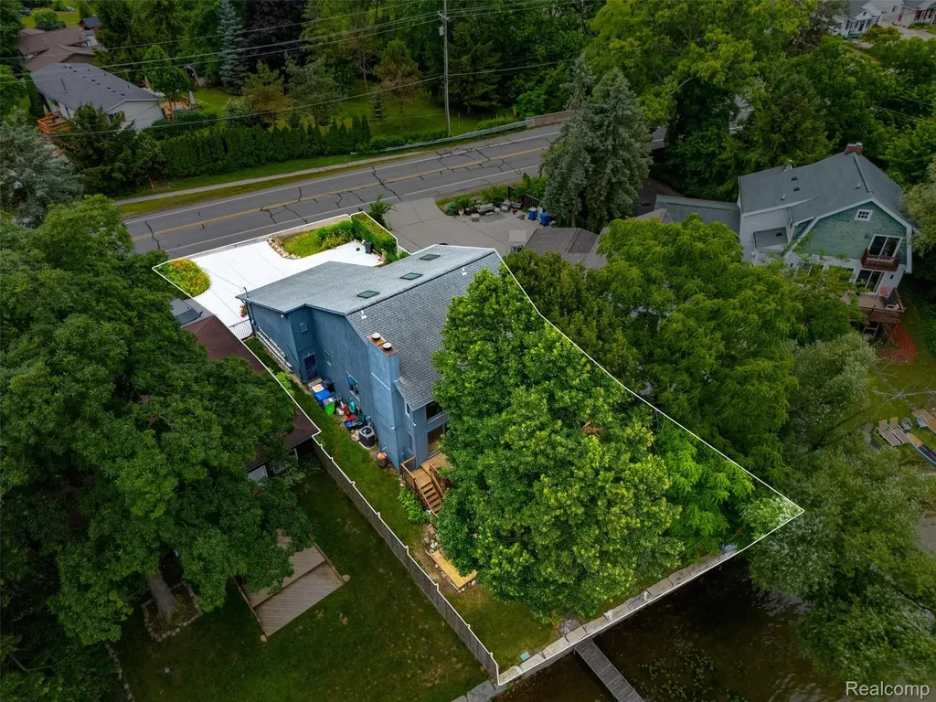 4616 Cass Elizabeth Road Waterford Charter Township MI 48328