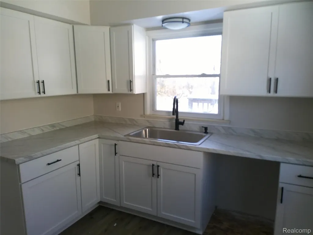 846 W Hemphill Road Flint City MI 48507
