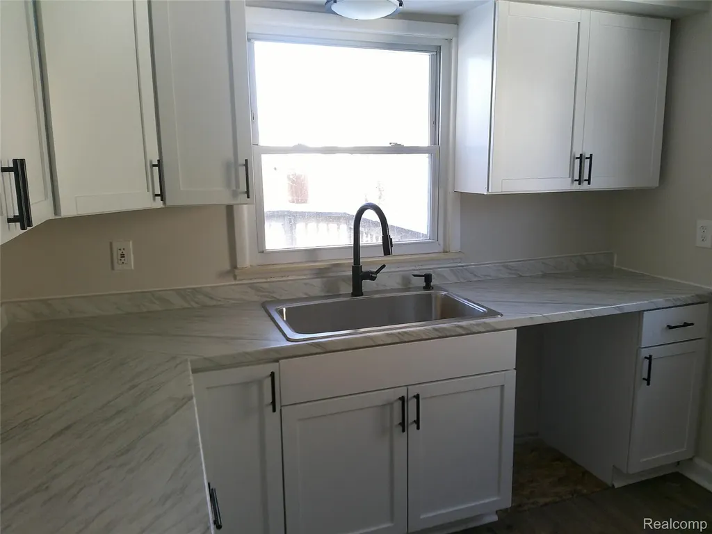846 W Hemphill Road Flint City MI 48507