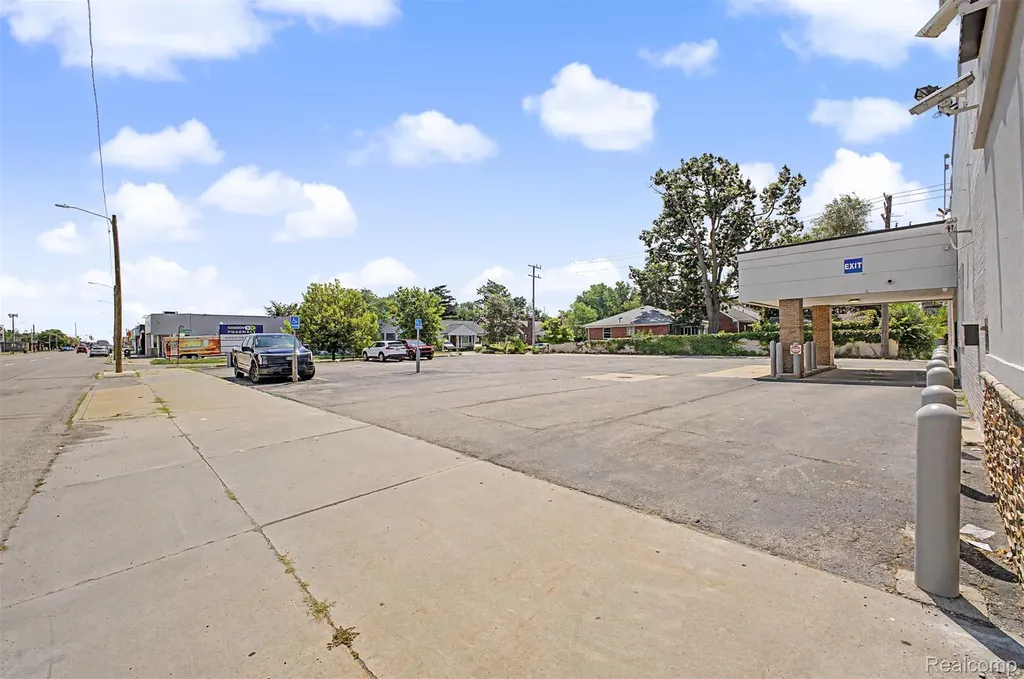 13403 W 7 Mile Road Detroit City MI 48235