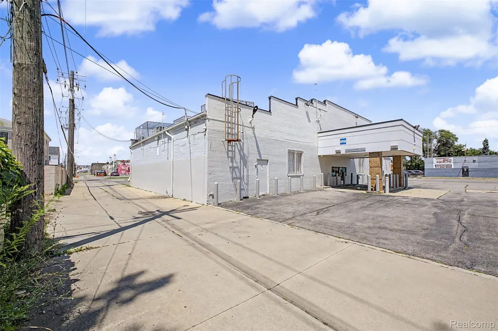 13403 W 7 Mile Road Detroit City MI 48235
