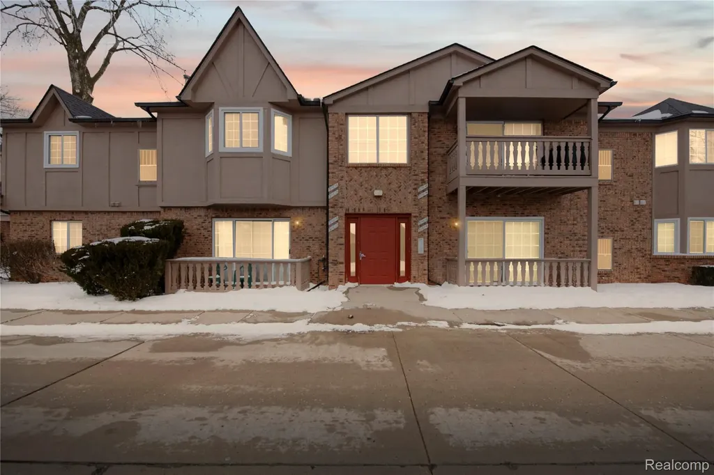 30606 Oakridge Manor Drive Roseville City MI 48066