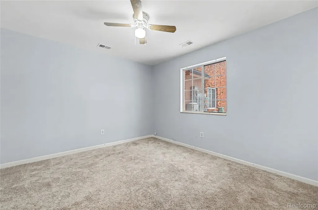 30606 Oakridge Manor Drive Roseville City MI 48066
